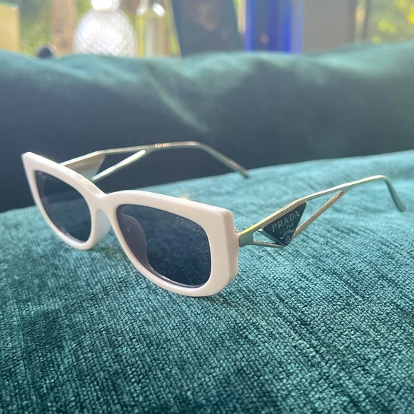 Prada PR 14YS - Picture 2 of 7